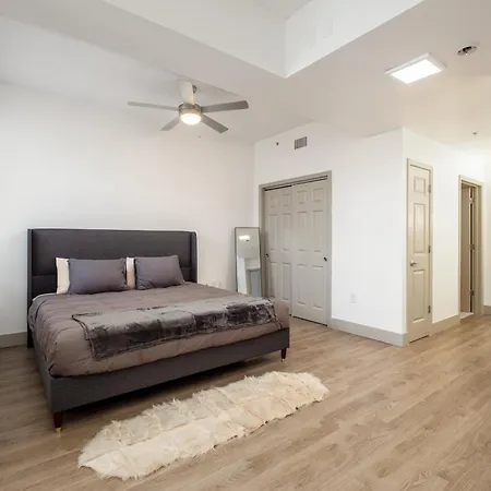 Kobe's Crib- 3br Luxe Apartment