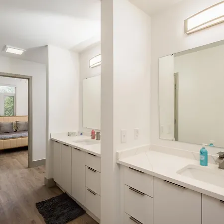 Kobe's Crib- 3br Luxe Apartment Charlotte