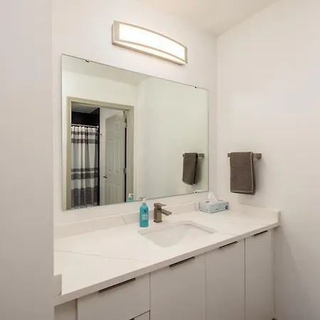 Kobe's Crib- 3br Luxe Apartment Charlotte