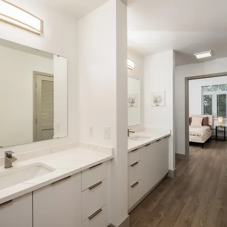 Cityscape Flat- 3br Luxury In Uptown Apartment *