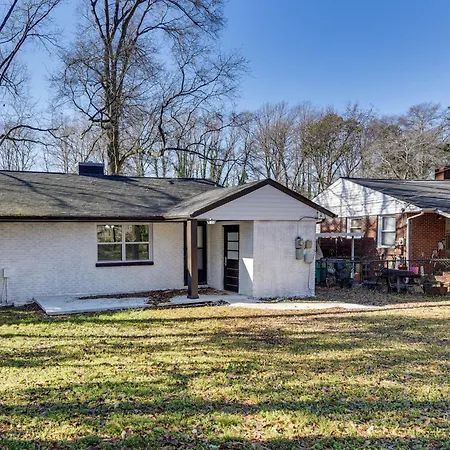 Holiday home Updated W/ Yard ~ 3 Mi To Uptown!