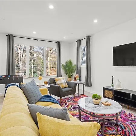 Stylish Modern 3br 3,5ba Townhouse In Apartment