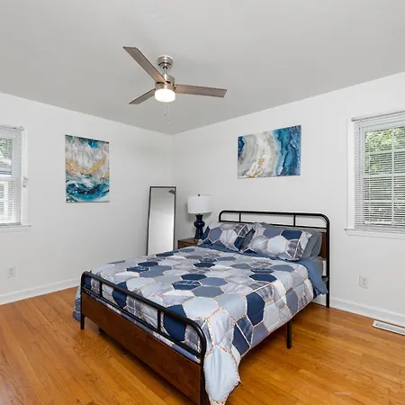 Large 4br/3ba Large Backyard Close To Uptown * Charlotte
