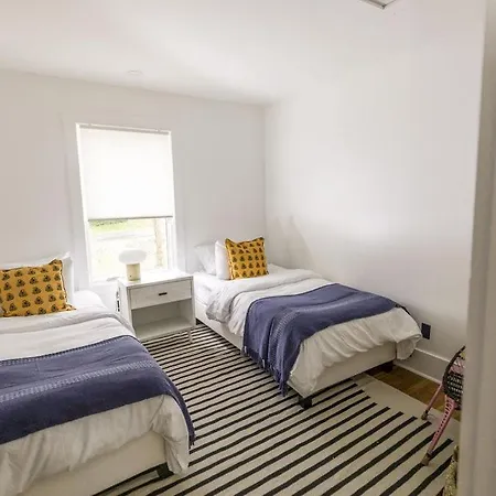 Linda House-stunning In Holiday home Charlotte
