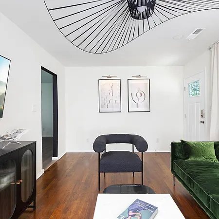 Lux Deco King Beds Near Uptown & Breweries Holiday home *