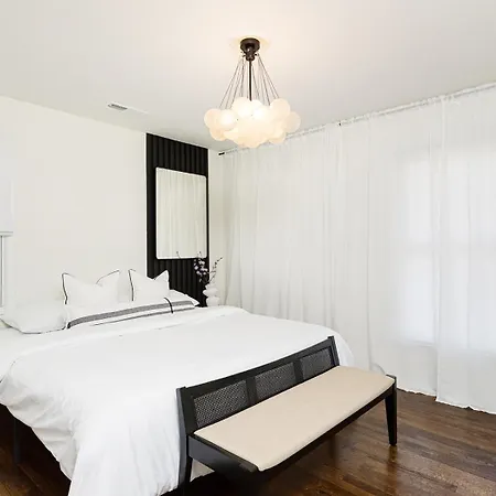 Lux Deco King Beds Near Uptown & Breweries *