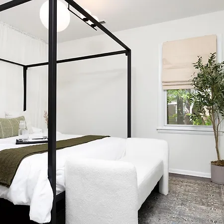 Lux Deco King Beds Near Uptown & Breweries *