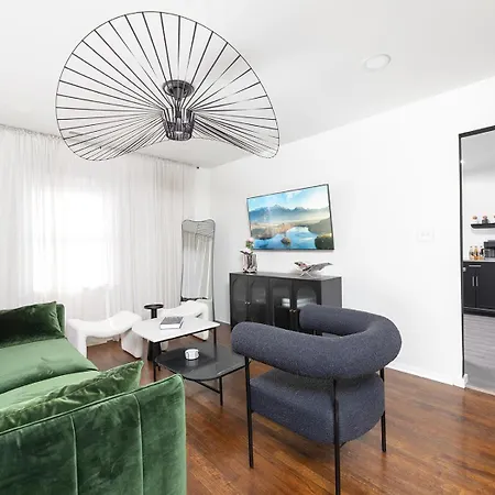 Lux Deco King Beds Near Uptown & Breweries Holiday home *