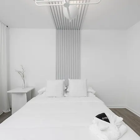 Large Modern King Beds Near Dwtn Patio Charlotte