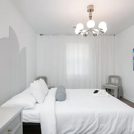 Large Modern King Beds Near Dwtn Patio *