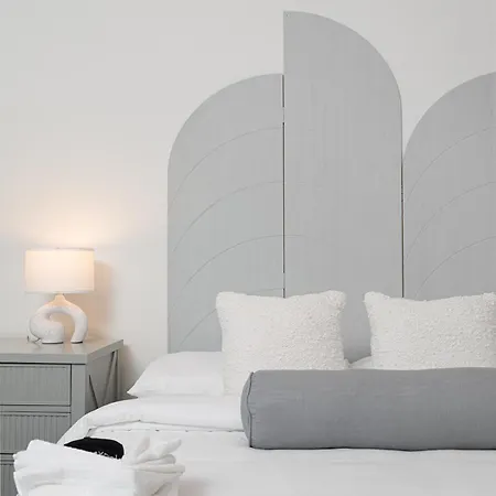Large Modern King Beds Near Dwtn Patio
