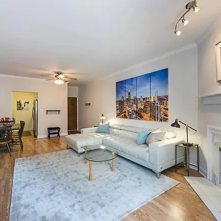 Apartment Middle Of Uptown Peaceful Living