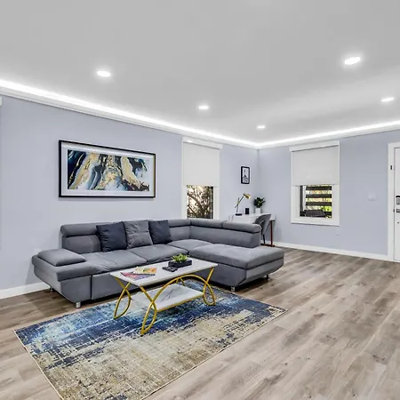 Luxury 3br House In *
