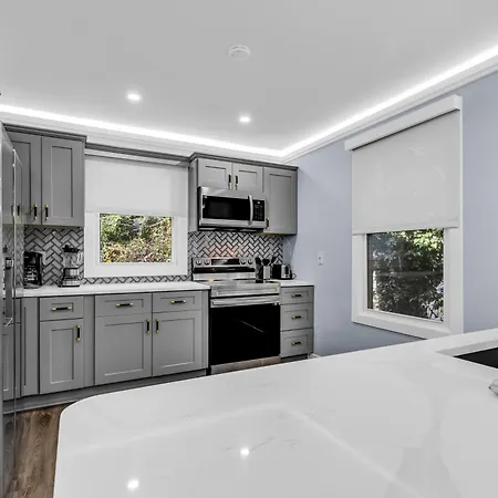 Luxury 3br House In
