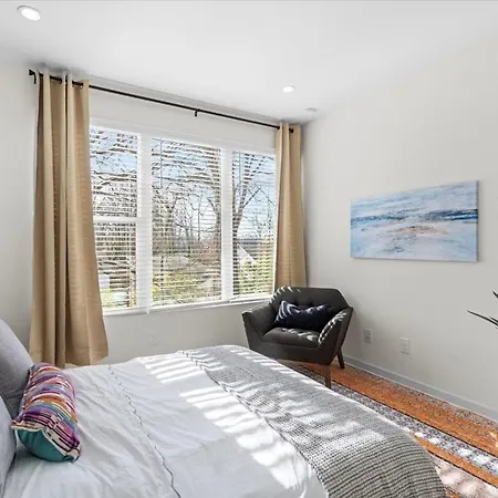 Elegant 3br3.5ba Modern Townhouse Apartment *