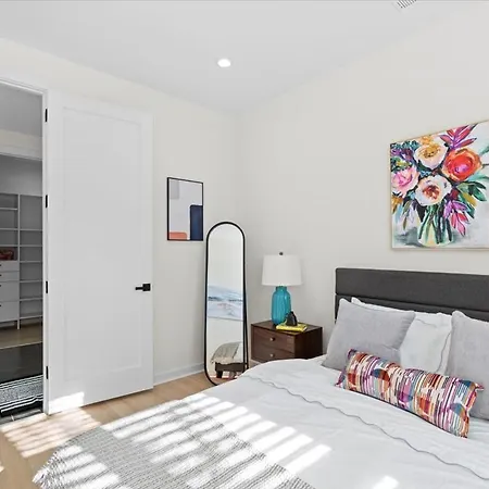 Elegant 3br3.5ba Modern Townhouse * Charlotte