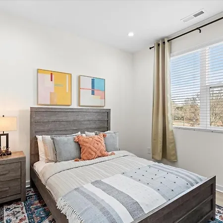 Elegant 3br3.5ba Modern Townhouse *