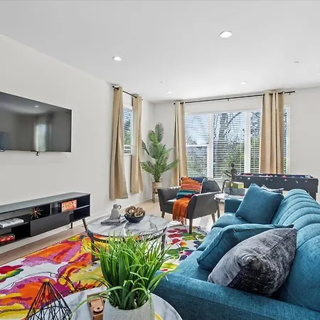 Elegant 3br3.5ba Modern Townhouse * Charlotte