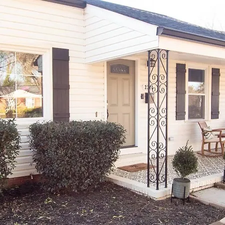 Holiday home Vibrant 7 Mins From Uptown, King & Queen Bed - Queen Oasis Charlotte