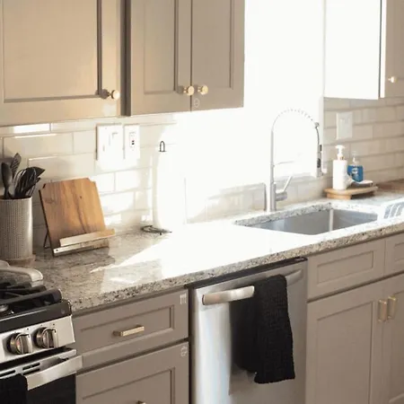 Vibrant 7 Mins From Uptown, King & Queen Bed - Queen Oasis * Charlotte