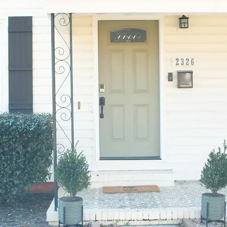 Vibrant 7 Mins From Uptown, King & Queen Bed - Queen Oasis *