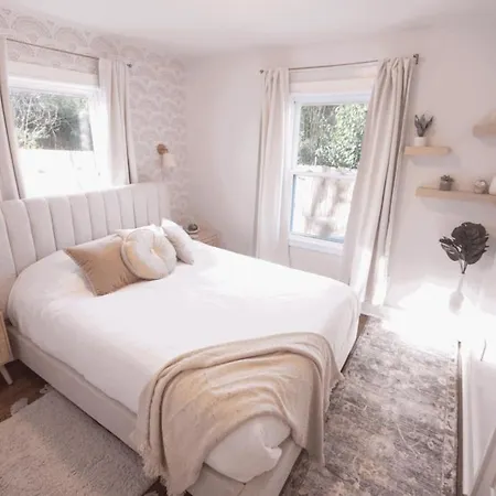Holiday home Vibrant 7 Mins From Uptown, King & Queen Bed - Queen Oasis Charlotte