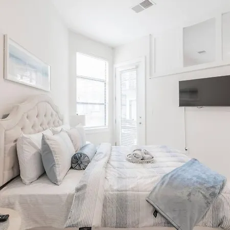 Charming Cozy With Wi-fi & Free Parking Charlotte
