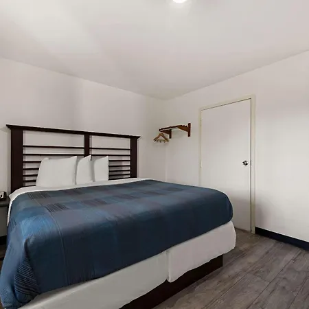 Rodeway Independence Blvd 3*