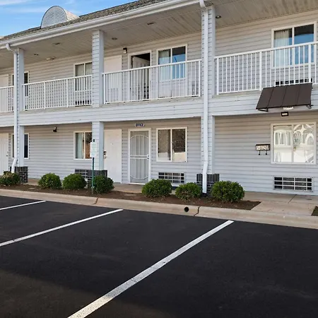Rodeway Independence Blvd 3*