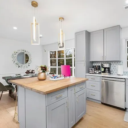 Holiday home Chic, Modern Retreat, Kids&dog Friendly, Dt Matthews