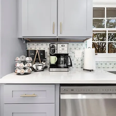 Chic, Modern Retreat, Kids&dog Friendly, Dt Matthews *