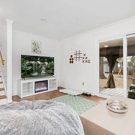 Chic, Modern Retreat, Kids&dog Friendly, Dt Matthews * Charlotte