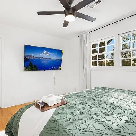 Chic, Modern Retreat, Kids&dog Friendly, Dt Matthews