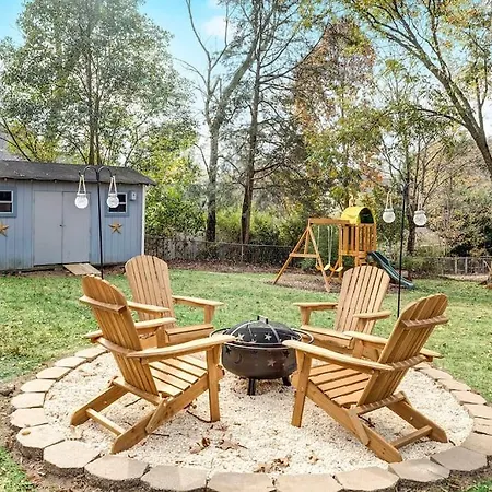 Holiday home Chic, Modern Retreat, Kids&dog Friendly, Dt Matthews Charlotte