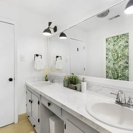 Chic, Modern Retreat, Kids&dog Friendly, Dt Matthews Holiday home Charlotte
