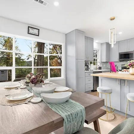 Chic, Modern Retreat, Kids&dog Friendly, Dt Matthews * Charlotte