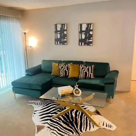 *new* Cozy & Luxe 2bed Apt W/ Patio And Work Space Apartment *