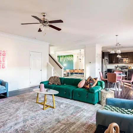 Near Clt Airport - 4bd - Backyard - Balcony * Charlotte