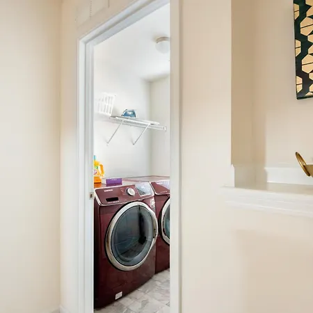 Holiday home Near Clt Airport - 4bd - Backyard - Balcony Charlotte