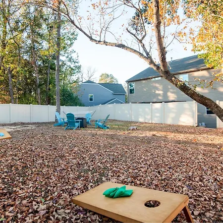 Near Clt Airport - 4bd - Backyard - Balcony Holiday home