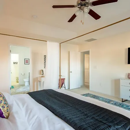 Near Clt Airport - 4bd - Backyard - Balcony *