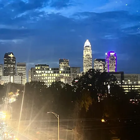 Uptown Luxury Near It All Apartment *