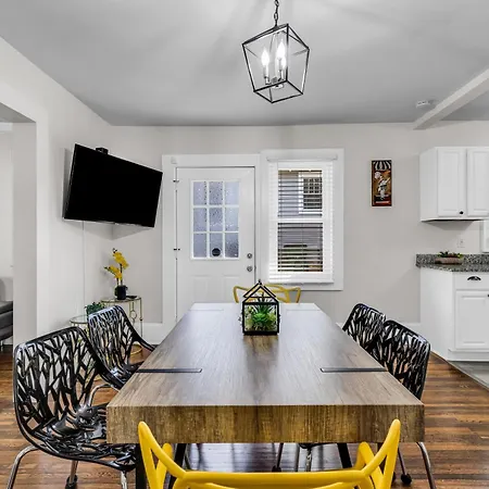 Luxury 3br Noda