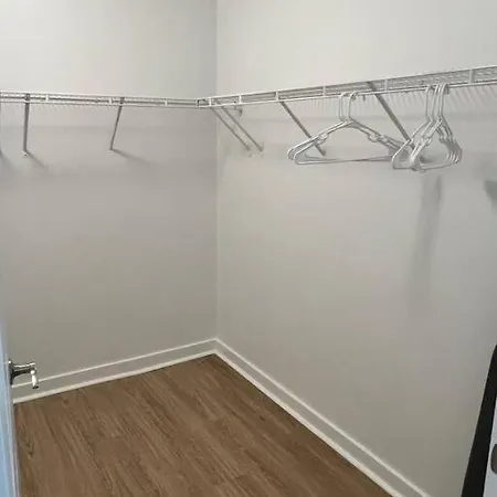 Uptown Luxury Near It All Apartment