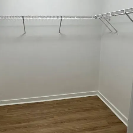 Uptown Luxury Near It All Apartment *