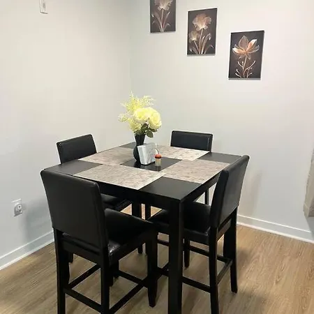 Uptown Luxury Near It All Apartment