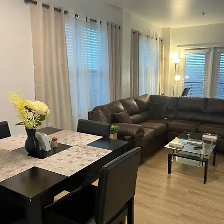 Apartment Uptown Luxury Near It All *