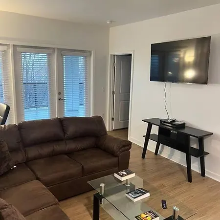 Uptown Luxury Near It All Apartment *
