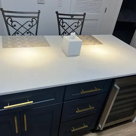 Uptown Luxury Near It All Apartment