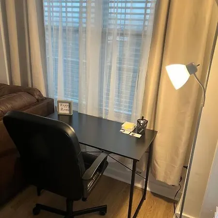 Apartment Uptown Luxury Near It All